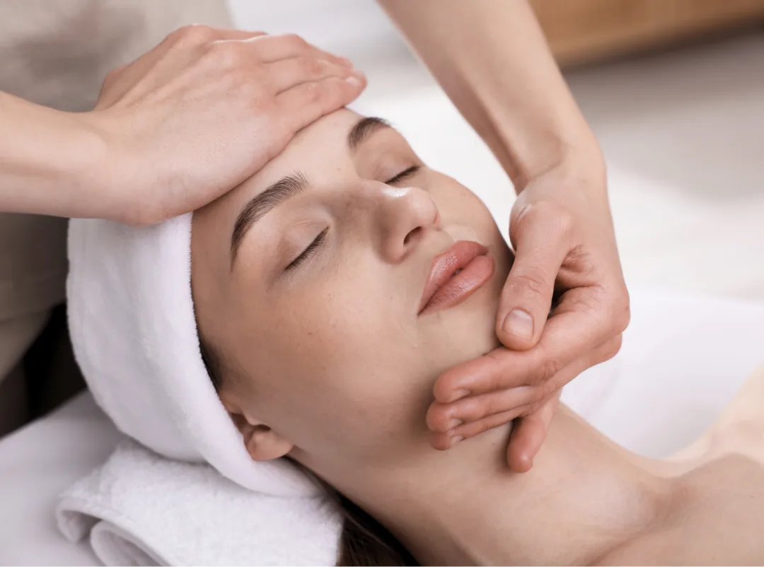 Manuelle Gesichtsbehandlung The Natural Lift bei WOW Studios Düsseldorf